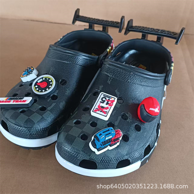 New Cros Racing-Themed Clogs for Men and Women, Outdoor Non-Slip Beach Classic Flashing Light-Up Shoes, Wholesale from Manufacturer