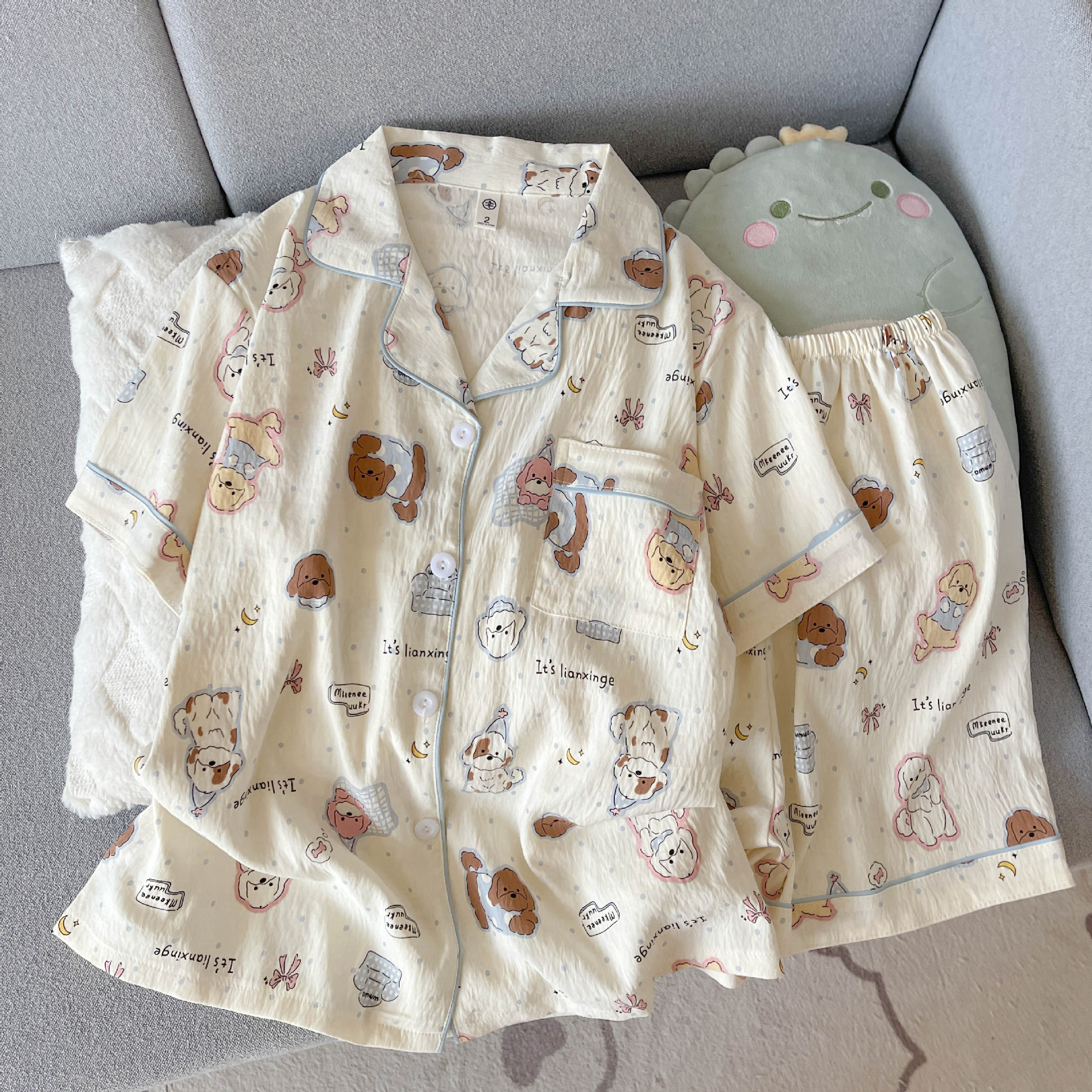 Cute punto de onda KT gato nubes pijamas de algodón mujer pantalones cortos de manga corta de verano coreano cuello de dibujos animados set de ropa para el hogar