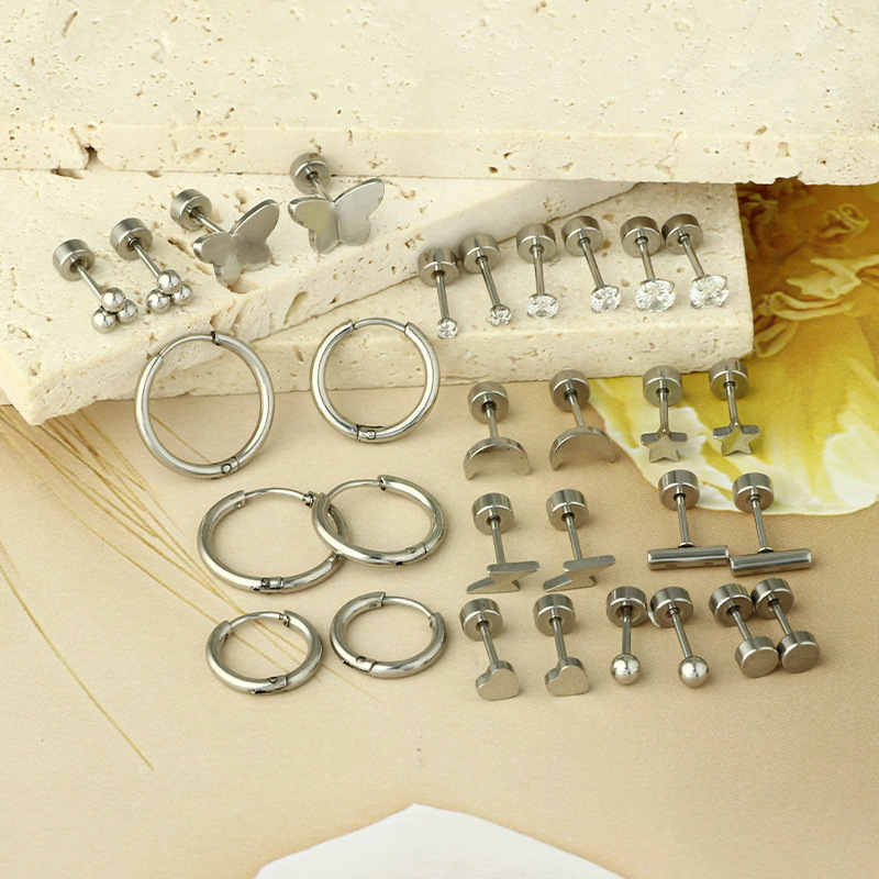 16G labret stud size and finish detail