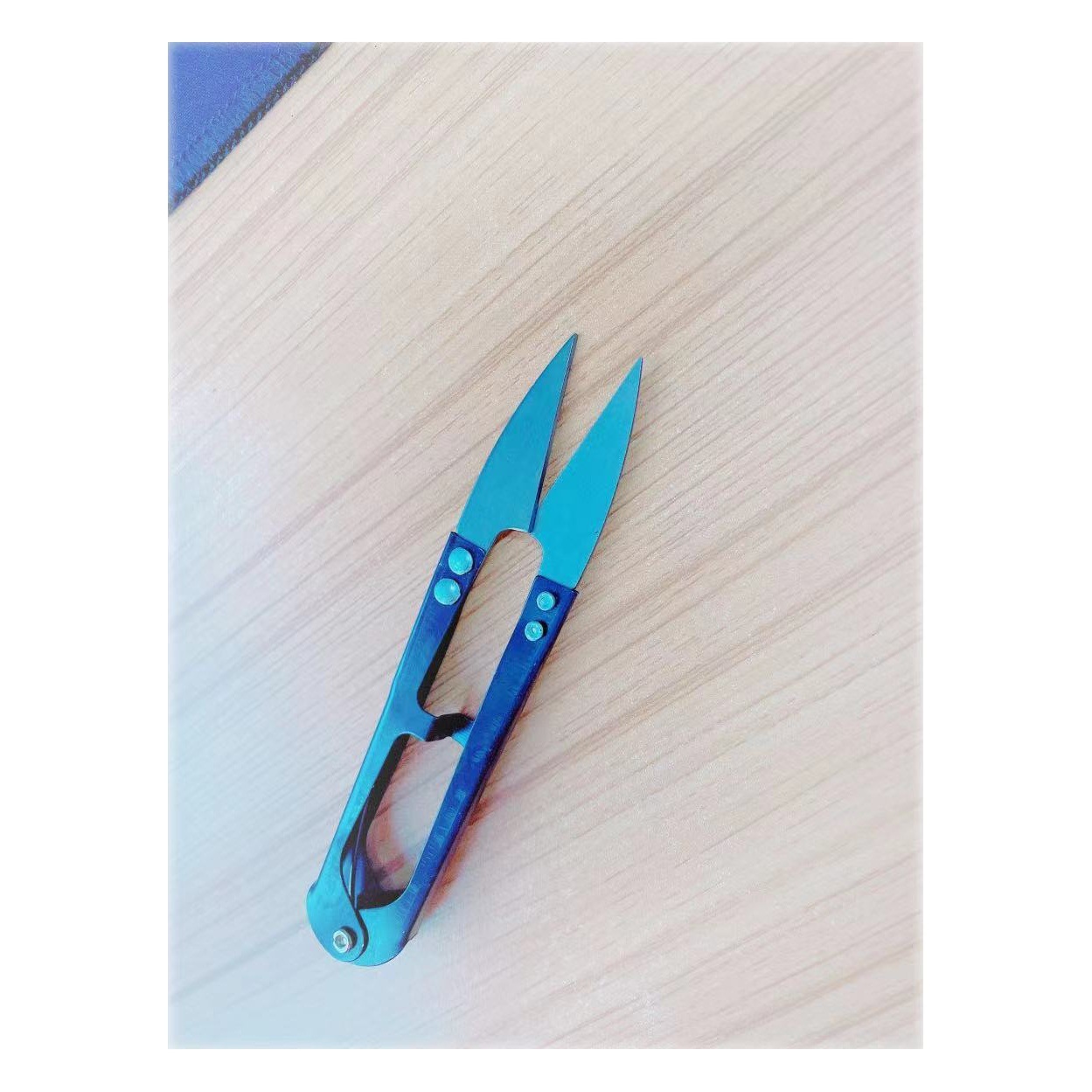 Herramientas de punto de cruz color tijeras pequeñas tijeras de hilo tijeras de recorte en forma de U al por mayor paquete único