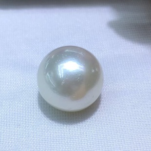 Natural Seawater Australian White 18-19mm Round, Strong Light, Slight Flaws and Natural Flaws
