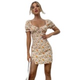 Мини-юбка, сексуальное платье, короткий рукав, в цветочек, квадратный вырез, с открытой спиной, с акцентом на бедрах
