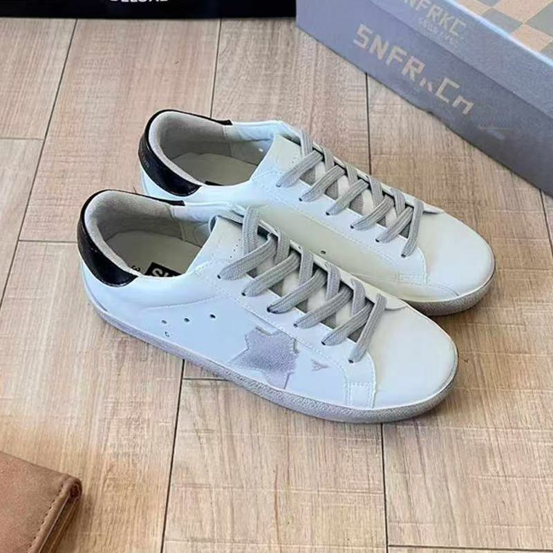 Alta versión coreana pequeños zapatos sucios mujer 2025 nuevos zapatos de cuero retro viejo plano casual estrella zapatos sucios