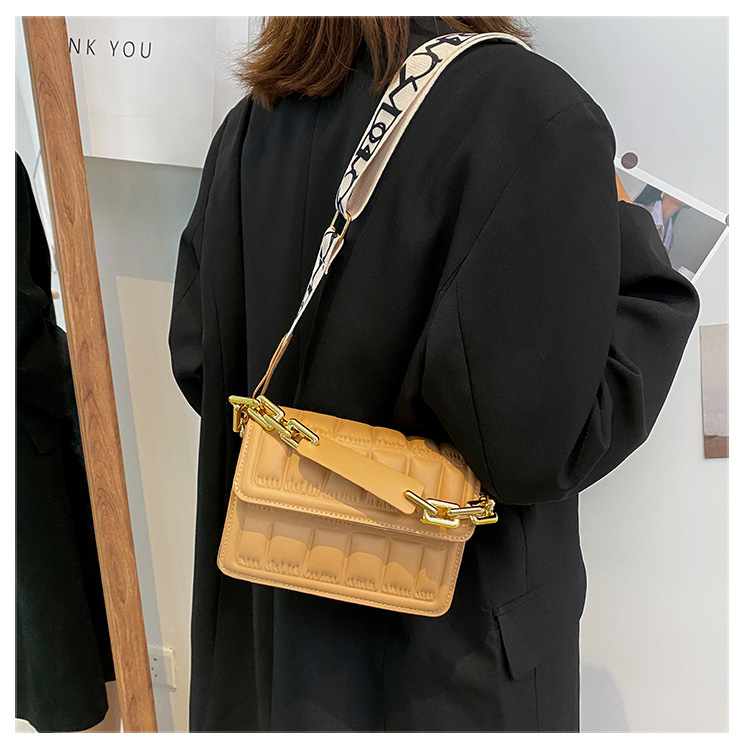 Simple Wide Shoulder Strap One-shoulder Small Square Bag Wholesale Nihaojewelry display picture 14