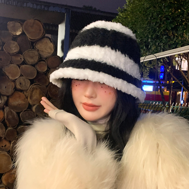 Nuovo cappello da pescatore caldo peluche autunno e inverno per cappello da pescatore di nicchia alla moda con strisce coreane da donna_voghion.com