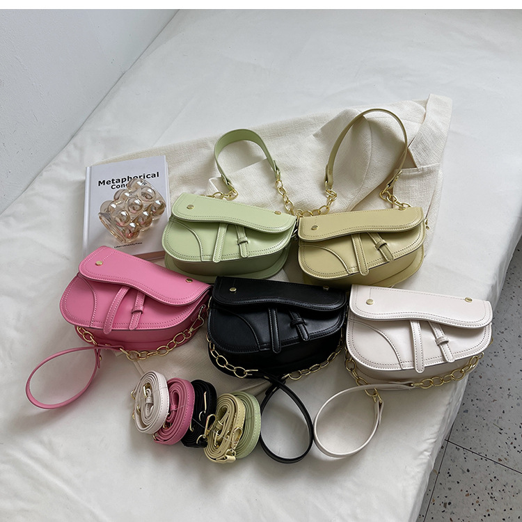 À La Mode Solide Couleur Chaîne Sangle Petite Taille Pu En Cuir Aisselles Selle Sac display picture 3