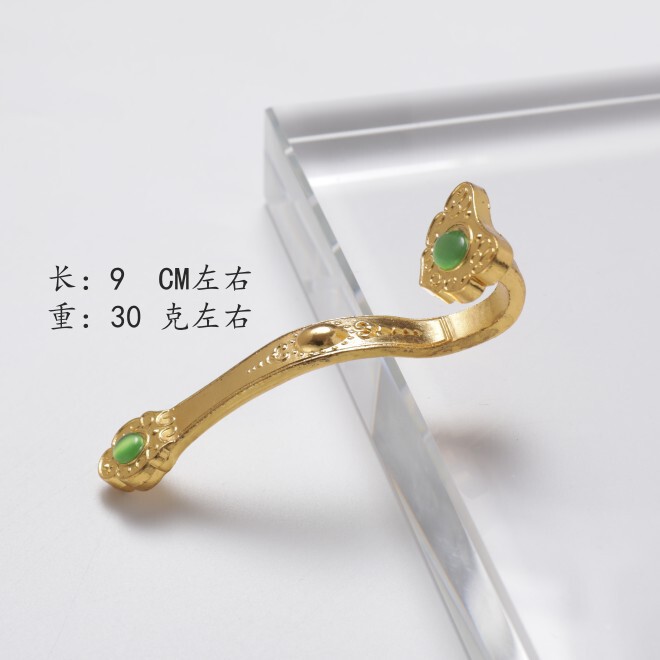 合金の如意の部品は周の道具の金属の工芸品をつかんで柿の如意の1歳の赤ちゃんのくじの道具を飾ります。|undefined