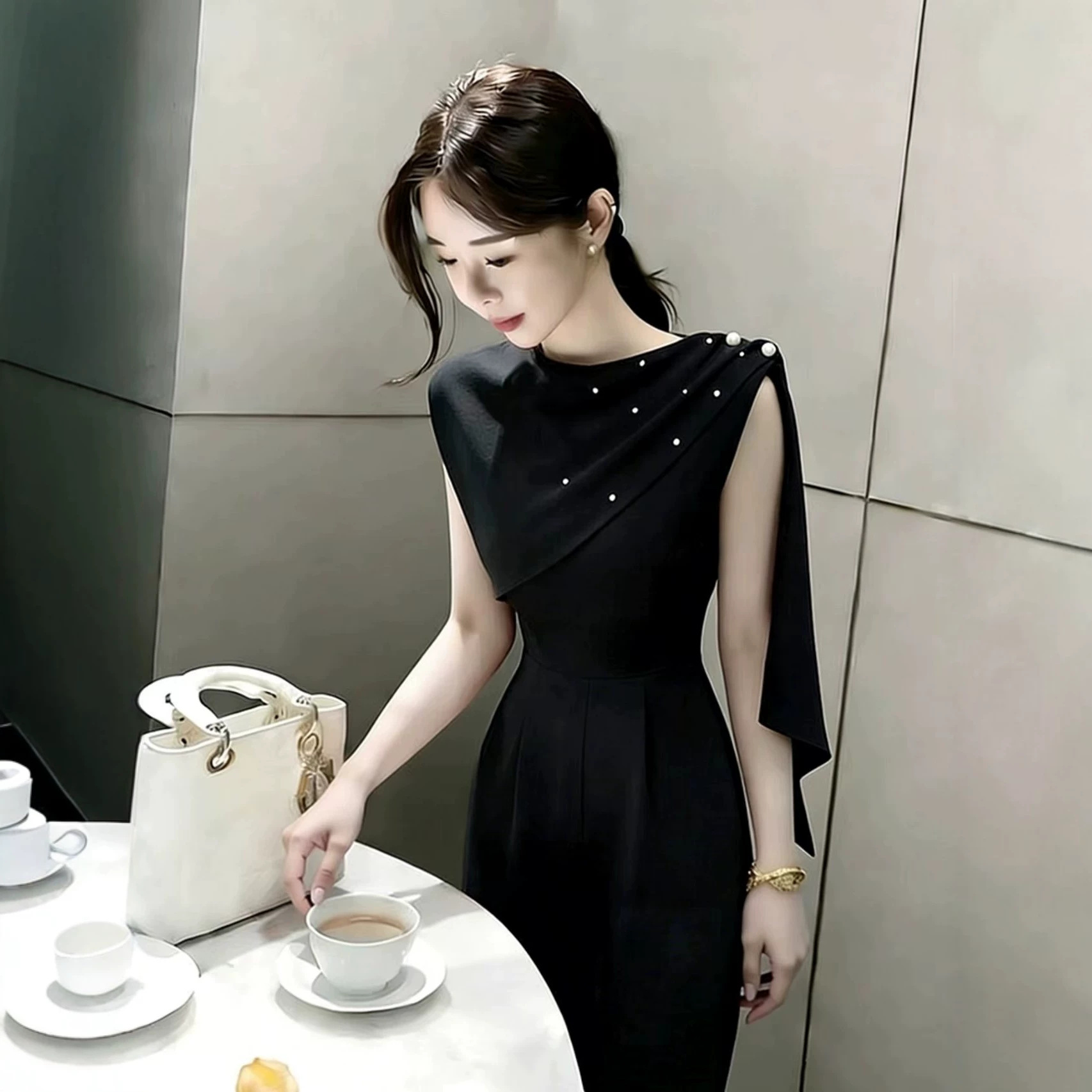 Elegant and chic high-end slim-waisted trousers for important occasions, new summer style, black slim-waisted jumpsuit.