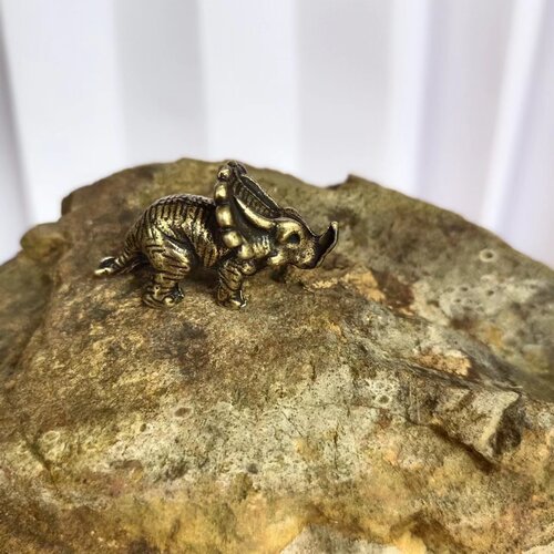 Creative copper-plated dinosaur small ornaments Jurassic dinosaur tea pet ornaments simulation hand model home decoration ornaments