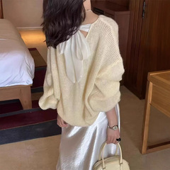 YUNSHU 秋フレンチスタイルの優しくゆったりとしたスタイルの女性用 V ネックカジュアルソリッドカラールーズバックストラップデザインセーター