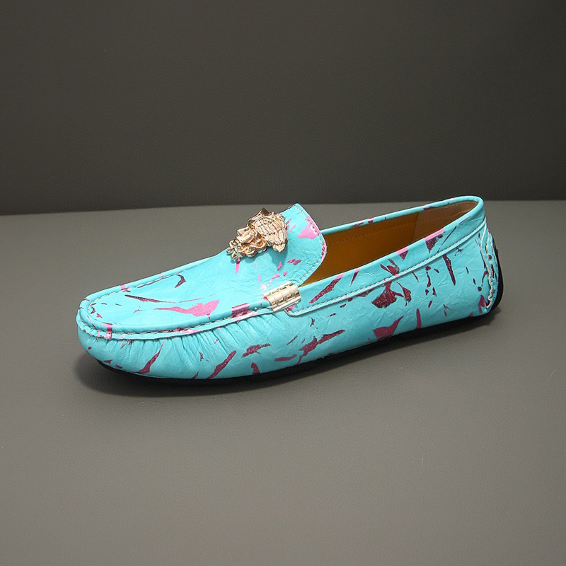 Zapatos de cuajada de cuero brillante, zapatos casuales de cuero de lujo ligero en relieve de tendencia para hombres, suela suave, cómodos zapatos perezosos de negocios de un solo pedal para hombres