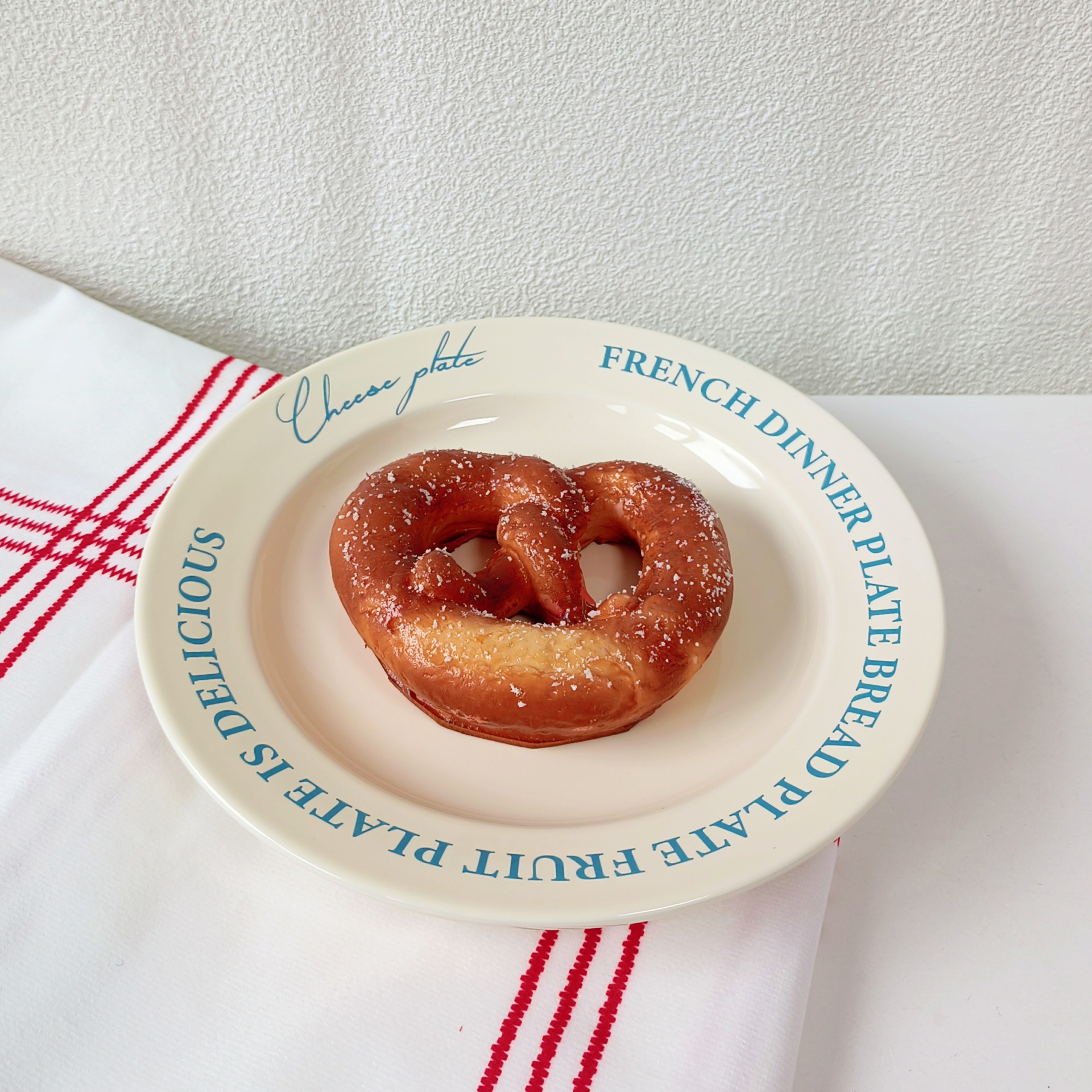 블루 문자 크림 플레이트