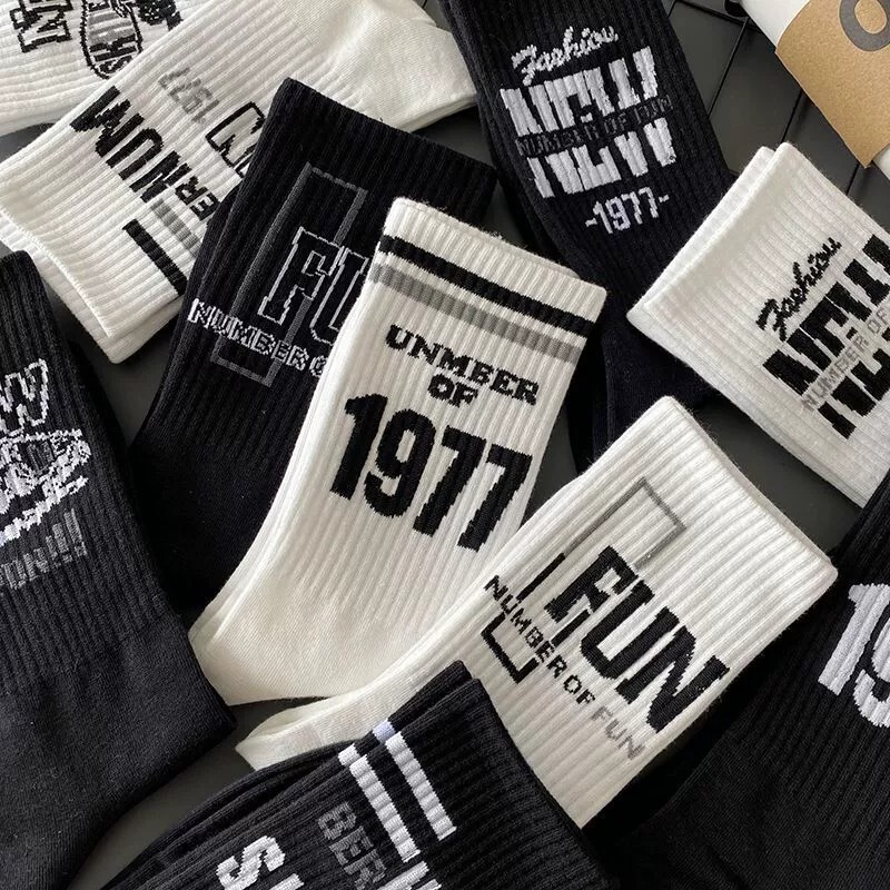 黒白文字柄ソックス メンズ クロスボーダー インス風 トレンド スポーツ ミドル丈ソックス 新作 トレンド カップルソックス ロングソックス 諸曁|undefined
