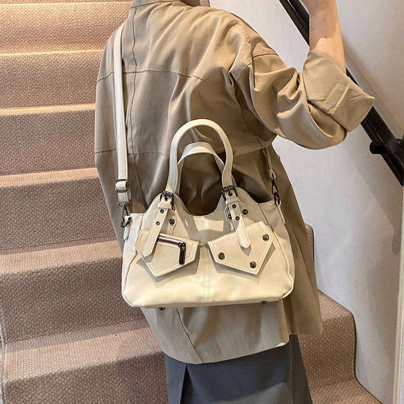 Bolso de alta capacidad retro europeo y americano 2024 nuevo bolso de mensajero portátil con costuras bolso femenino bolso de axila de cuero suave simple