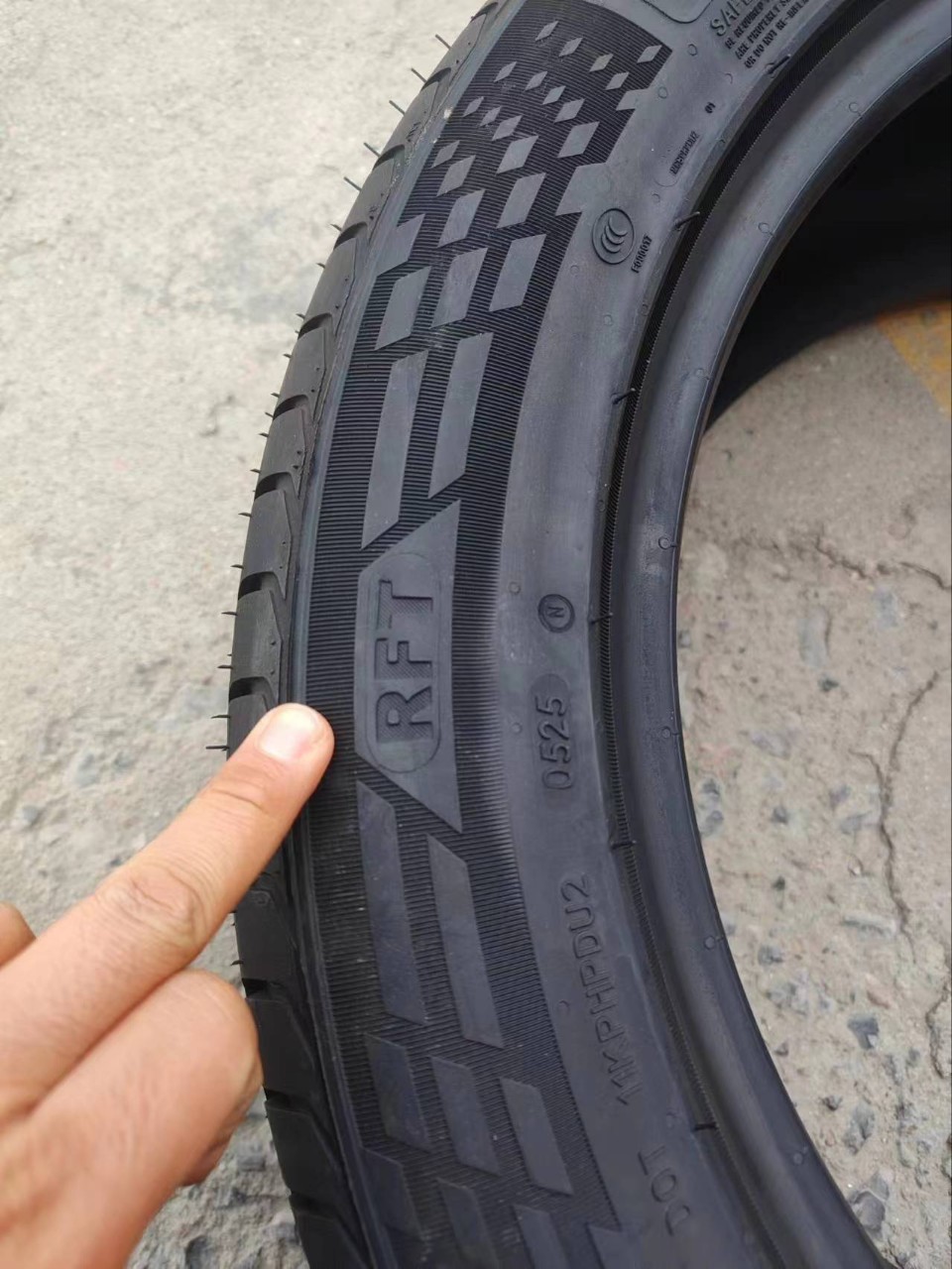 Brand New Run-Flat Tires 255/50R19 107W for Mercedes Gle, Bmw X5/X6 255/50Zrf19