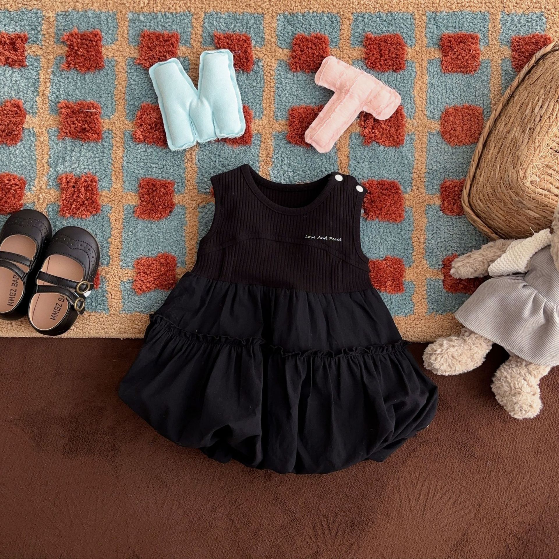 Vestido de verano para niñas 2025 nuevo estilo Clase A Vestido de princesa para bebés y niños pequeños Vestido de chaleco de color sólido para bebés de estilo occidental