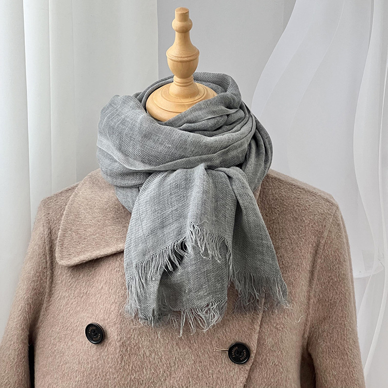 Otoño y invierno bufandas de mujer nuevo ocio versátil color sólido transpirable borde de lana gruesa bufandas cálidas bufandas de seda al por mayor