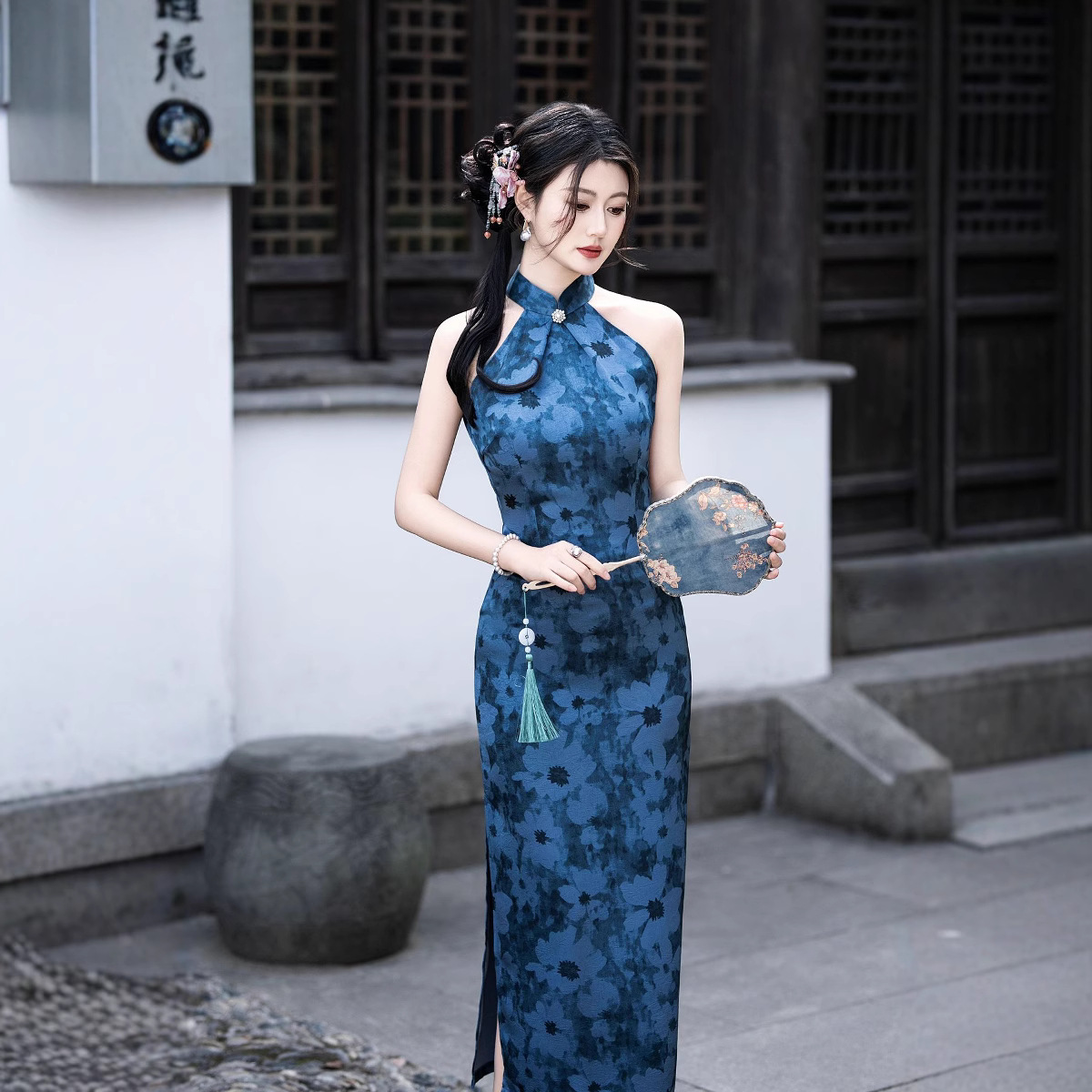 Lin Xiangman 2025 sleeveless hangneck cheongsam spring new style…