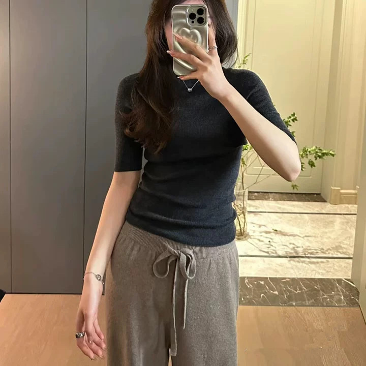女式精纺羊毛半高领套头打底衫修身显瘦气质薄款五分袖针织内搭潮