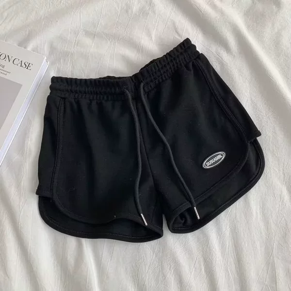 Labeled three-quarter pants [black]
