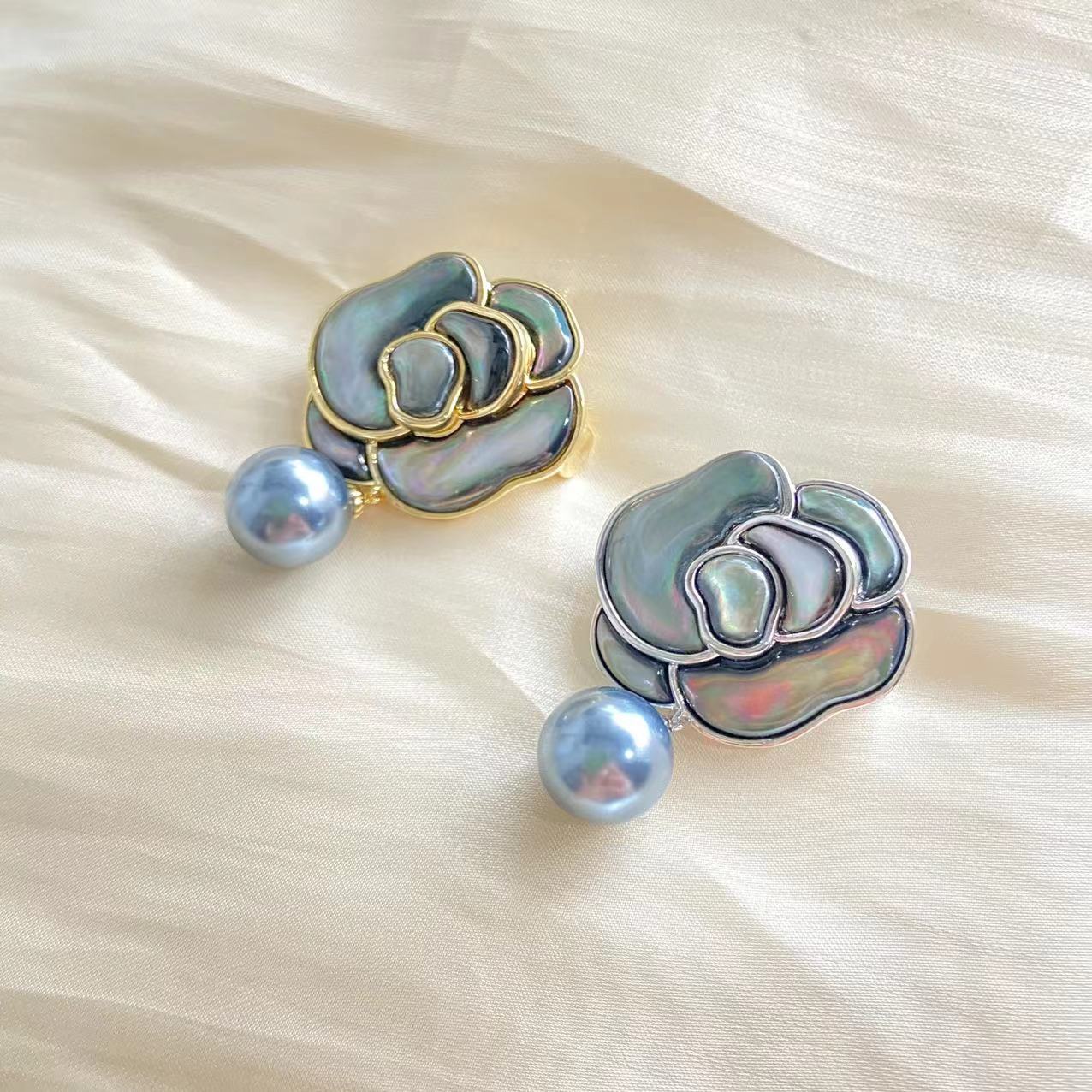 우아한 우아한 코트 코트 액세서리 여성 높은 감각 CORSAGE 핀 버클 도매 천연 FRITILLARIA 동백 브로치