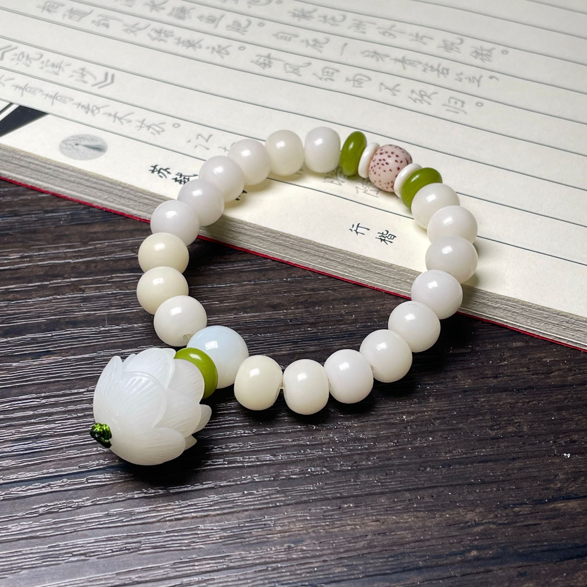 34. 화이트 제이드 보디 8x10mm 연꽃