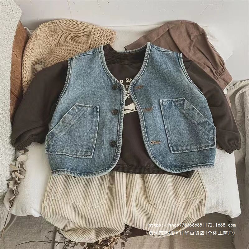 Children's denim vest, new style for spring and autumn, fashionable outerwear for toddlers and babies.