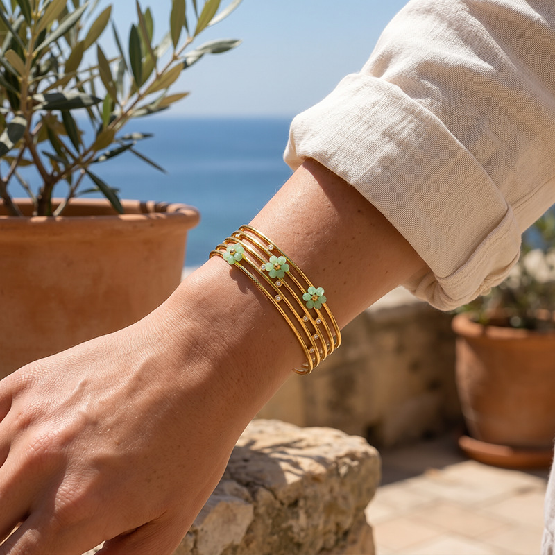 Tina transfronterizo de la versión ancha de acero inoxidable pulsera de oro ajustable personalidad nicho primavera y verano joyas de flores al por mayor image 1