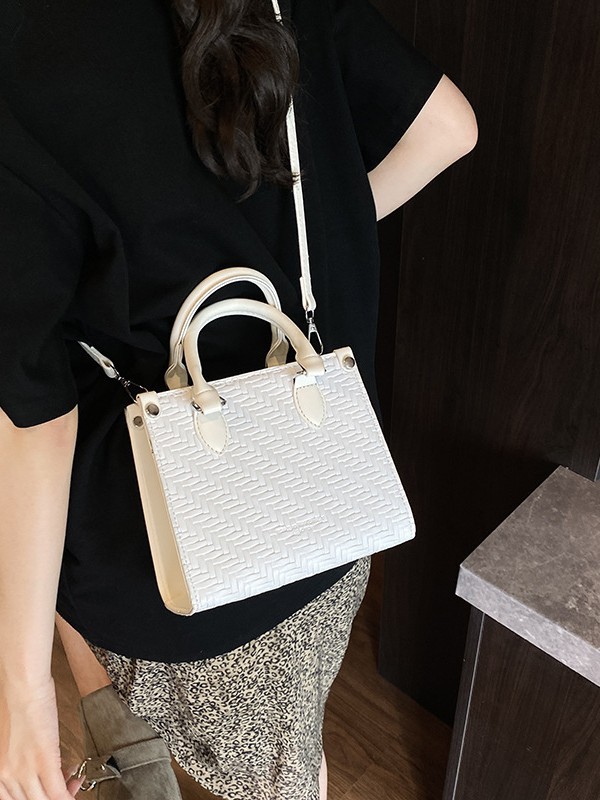 Bolsos de mujer Bolsos portátiles pequeños con patrón tejido Bolsos de mensajero de un solo hombro de moda transfronteriza 2025