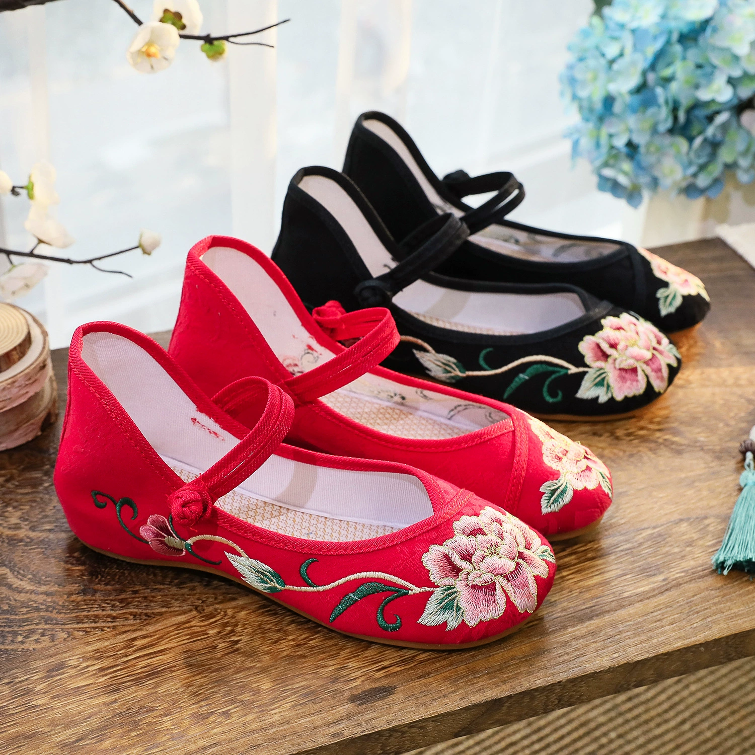 Прямая поставка с фабрики жаккардовая вышитая Однослойная обувь Тканевая обувь сухожилие Нижняя Повседневная танцевальная обувь для ходьбы квадратная танцевальная обувь