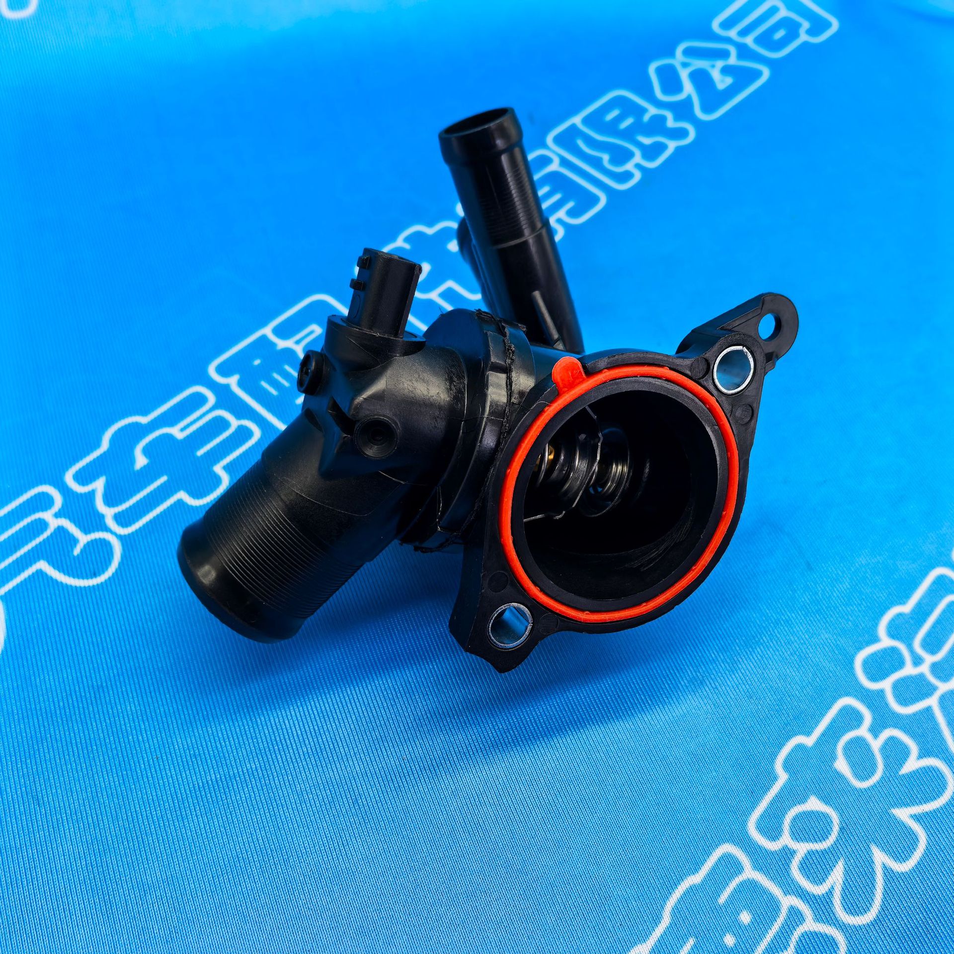 Suitable for Nissan 15 Qashqai 1.2T/J11Z Thermostat Housing with Thermostat 11061-00Q2H