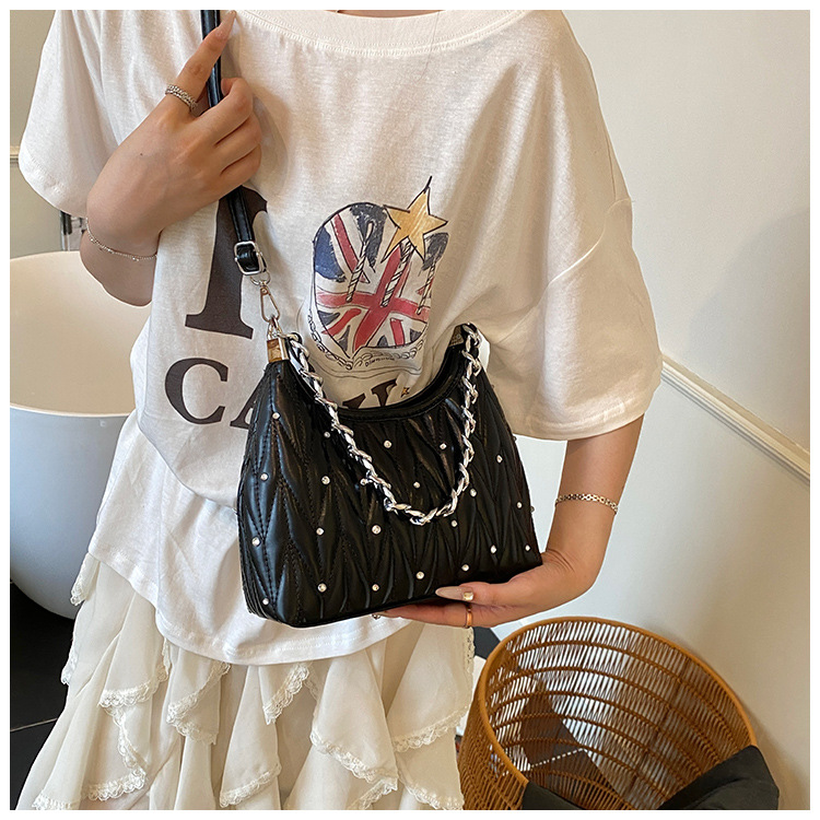 Fashionable diamond-encrusted diamond-shaped chain underarm bag 2025 Summer new style versatile daily commuting crossbody bag for women undefined