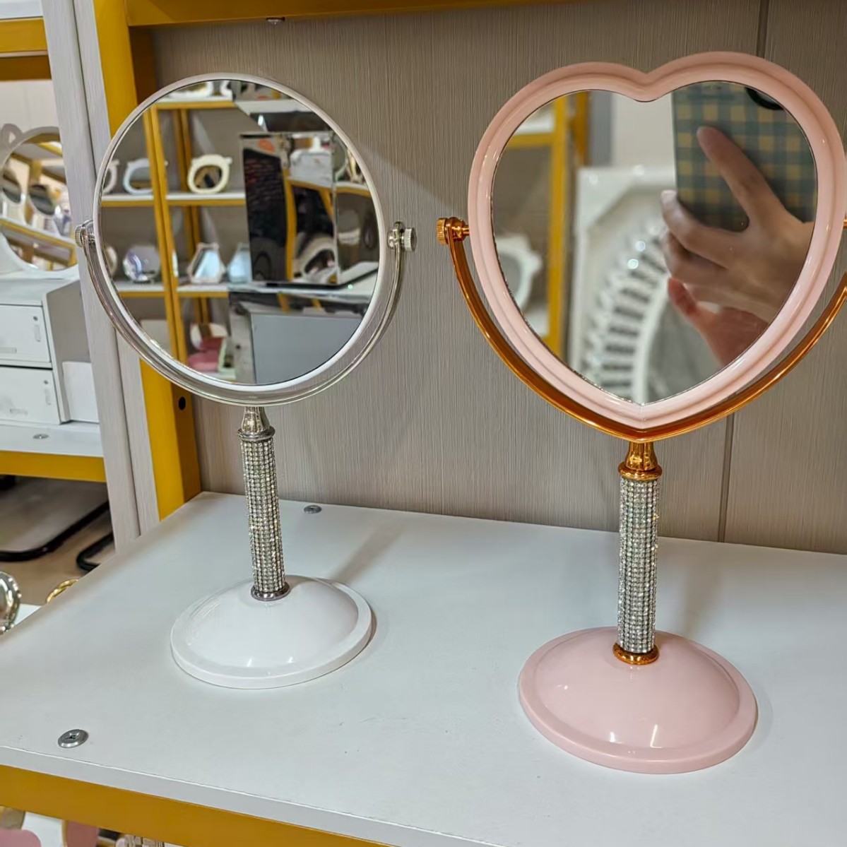 Escritorio europeo galvanizado de doble cara espejo de maquillaje ampliado escritorio simple梳妆台 espejo de dormitorio niñas