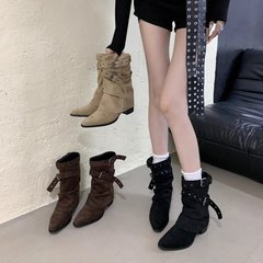 2025年秋冬季新款短靴绒面马丁靴女尖头中筒靴皮带扣大码靴子靴鞋