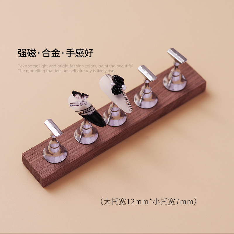 Manicure Wearing Nail Holder Alloy Chess Piece Metal Nail Holder Manicure Works Beginner Practice Display Stand Small