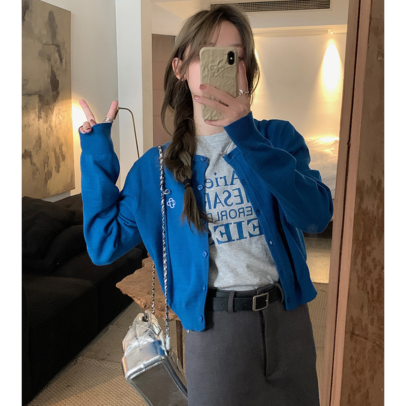 White Sapphire Blue Short Knitted Cardigan for Women Korean Style Embroidered Small Slim Round Neck Sweater Autumn Jacket