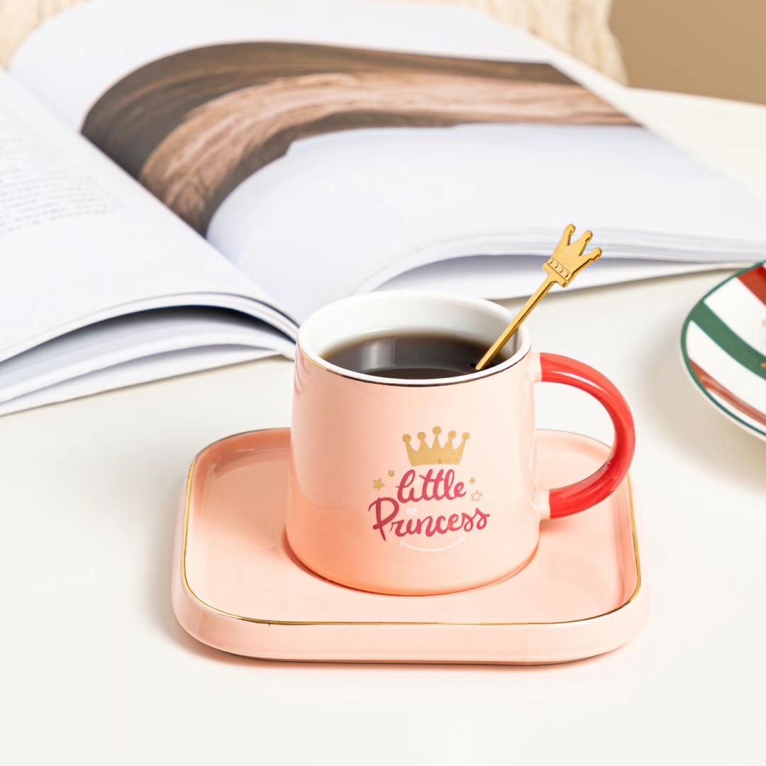 Color caramelo Estilo nórdico regalo Taza de cerámica platillo taza de té de la tarde Inglés corona taza de café regalo taza de agua