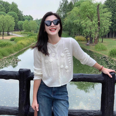 初秋氛围感穿搭白色提花毛衣开衫外套女外搭早秋韩系短款针织上衣