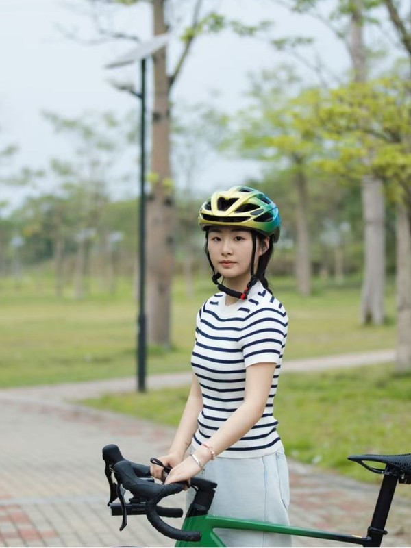 自転車ヘルメット一体成型自転車ヘルメットマウンテンバイクヘルメット男女ヘルメット軽騎行装備通気|undefined