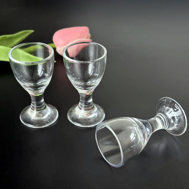 高脚小酒杯 玻璃杯 白酒杯 喝酒杯子 1元2元店货源批发