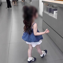 2025夏季新款女童韩版套装洋气时髦格子吊带上衣纯色短裤两件套