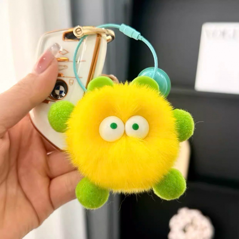 かわいい小さい石炭のボールはかばんの醜いものを包みます。|undefined