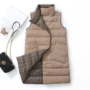 Удлинённый жилет-пуховик с наклонными карманами осень-зима свободный крой