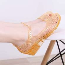 夏季女鞋子水晶凉鞋女坡跟中跟一字扣包头女果冻新款时尚外穿百搭