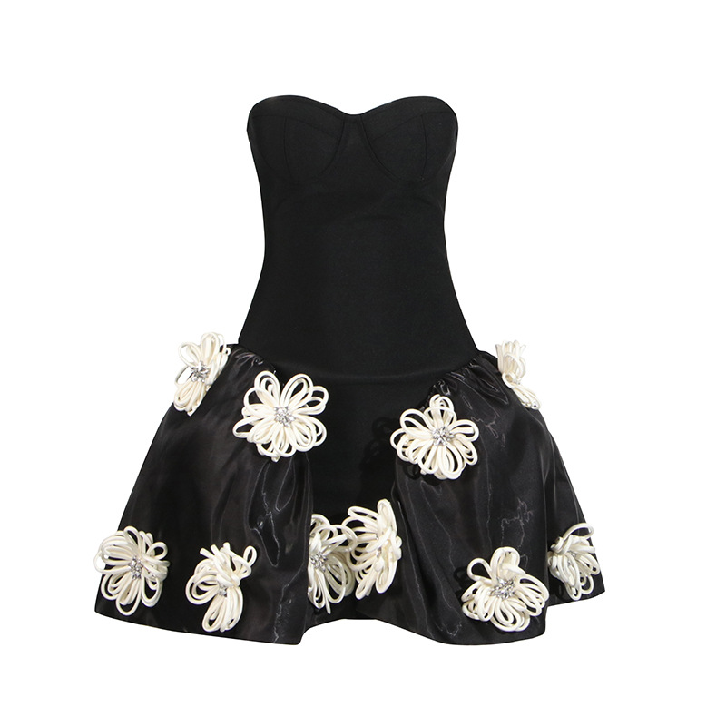 Abito da sera elegante da donna con dettagli floreali_voghion.com