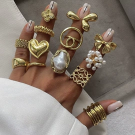 项链;戒指;耳环