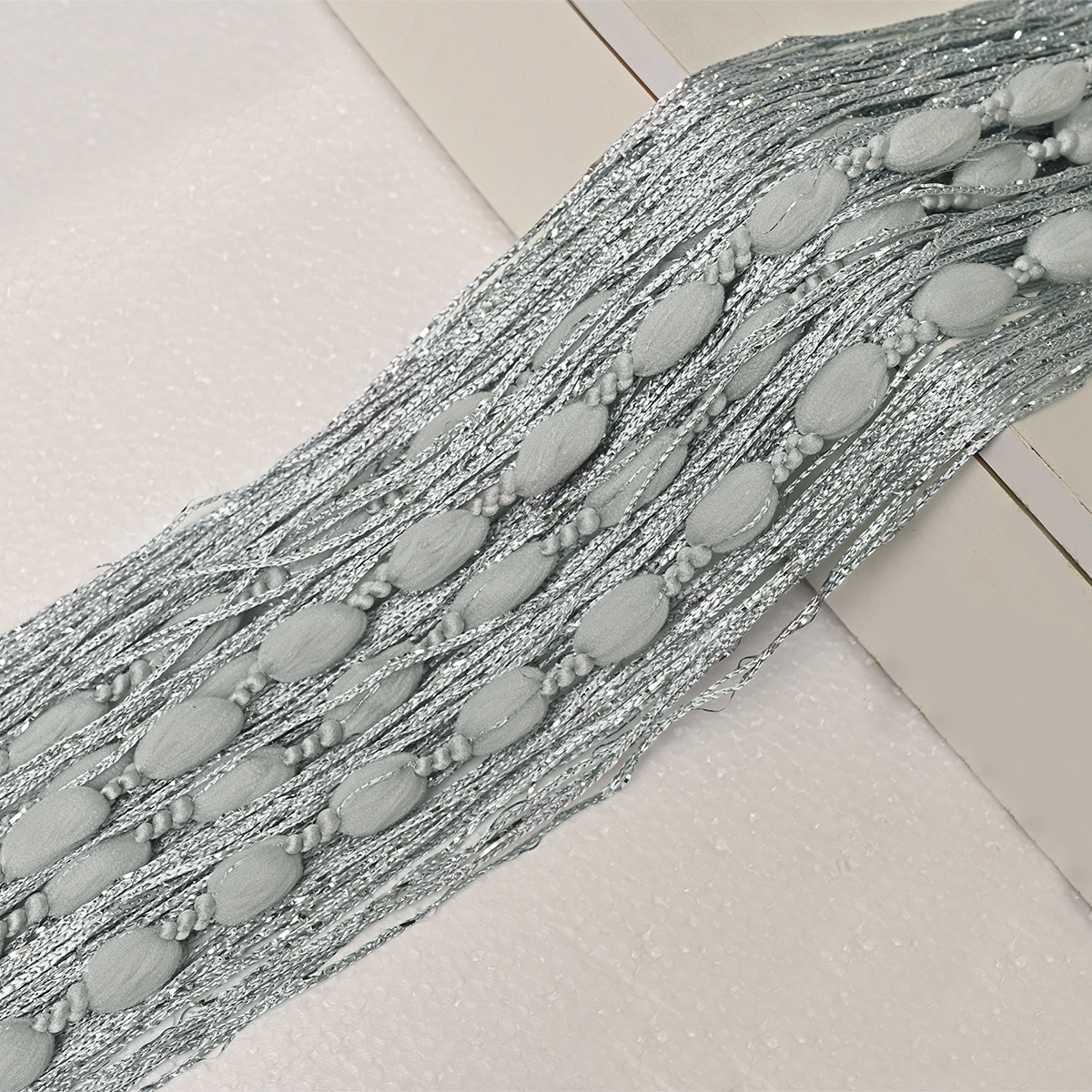 Transfronterizo nuevo criptografado bola de cabello decorado cortina