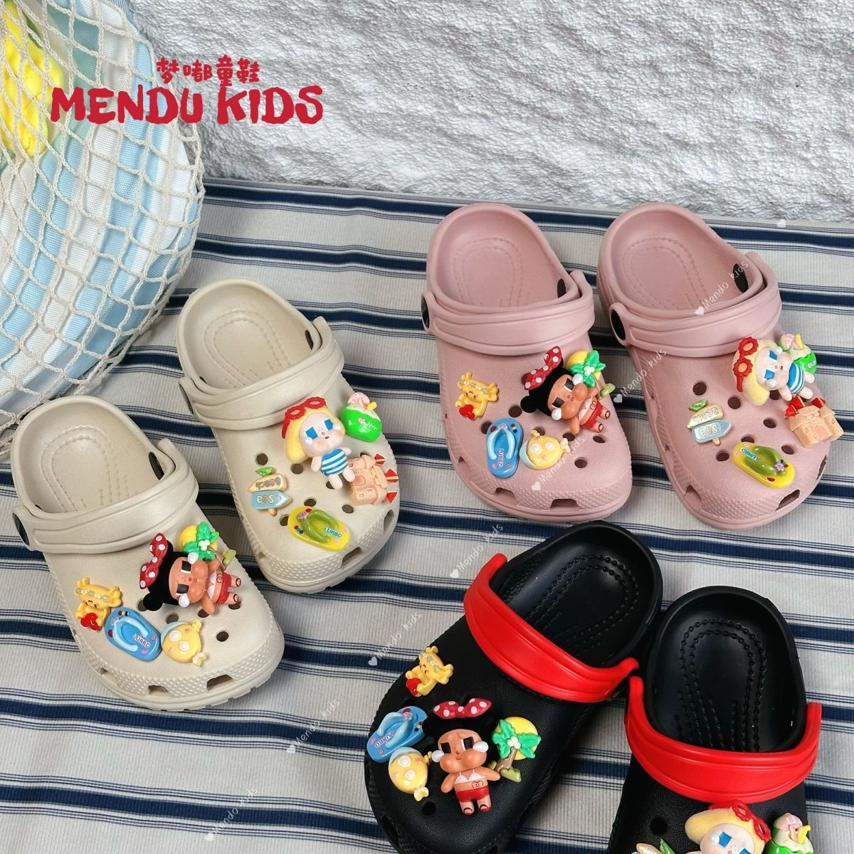 Una pieza de verano 2026 llorar bebés zapatos de agujero frío para padres e hijos para niñas sandalias de dibujos animados antideslizantes de moda image 3