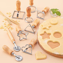 裱花嘴/袋/枪;烘焙刮刀;食物夹