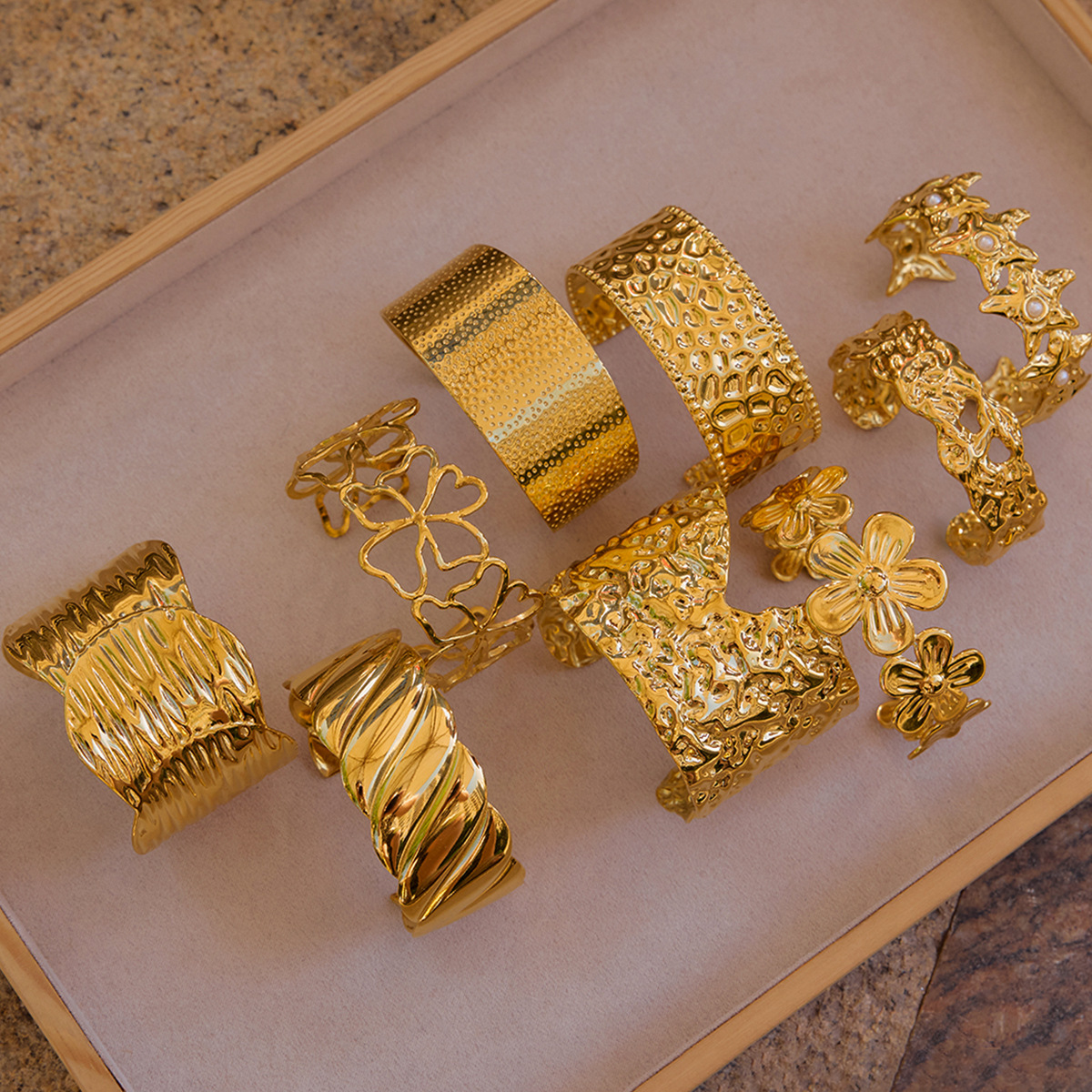 Jeding pulsera de acero de titanio que no se desvanece joyería femenina de alta gama joyería de acero inoxidable chapado en oro de 18k pulsera explosiva transfronteriza